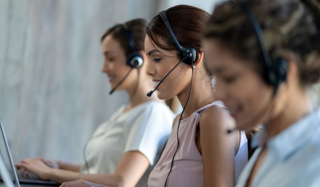 Customer service virtual assistants