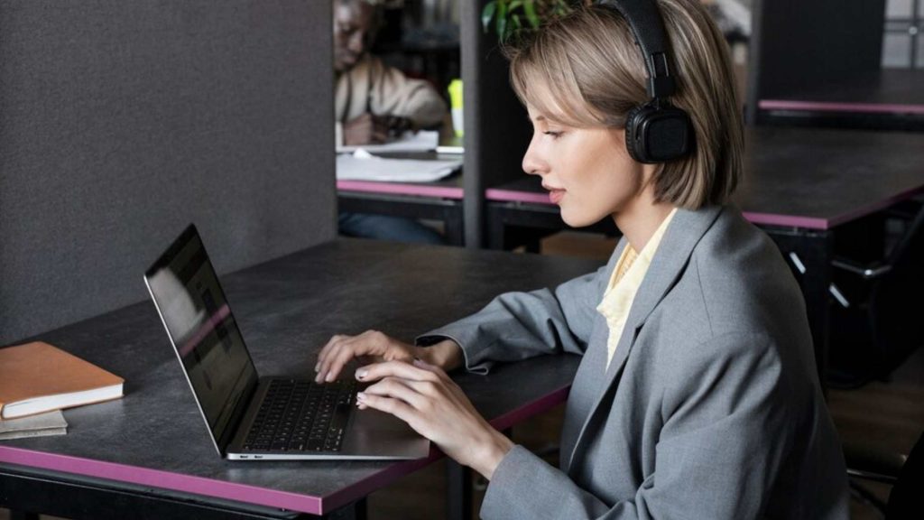Remote Administrative Assistants – Simplify Your Workload